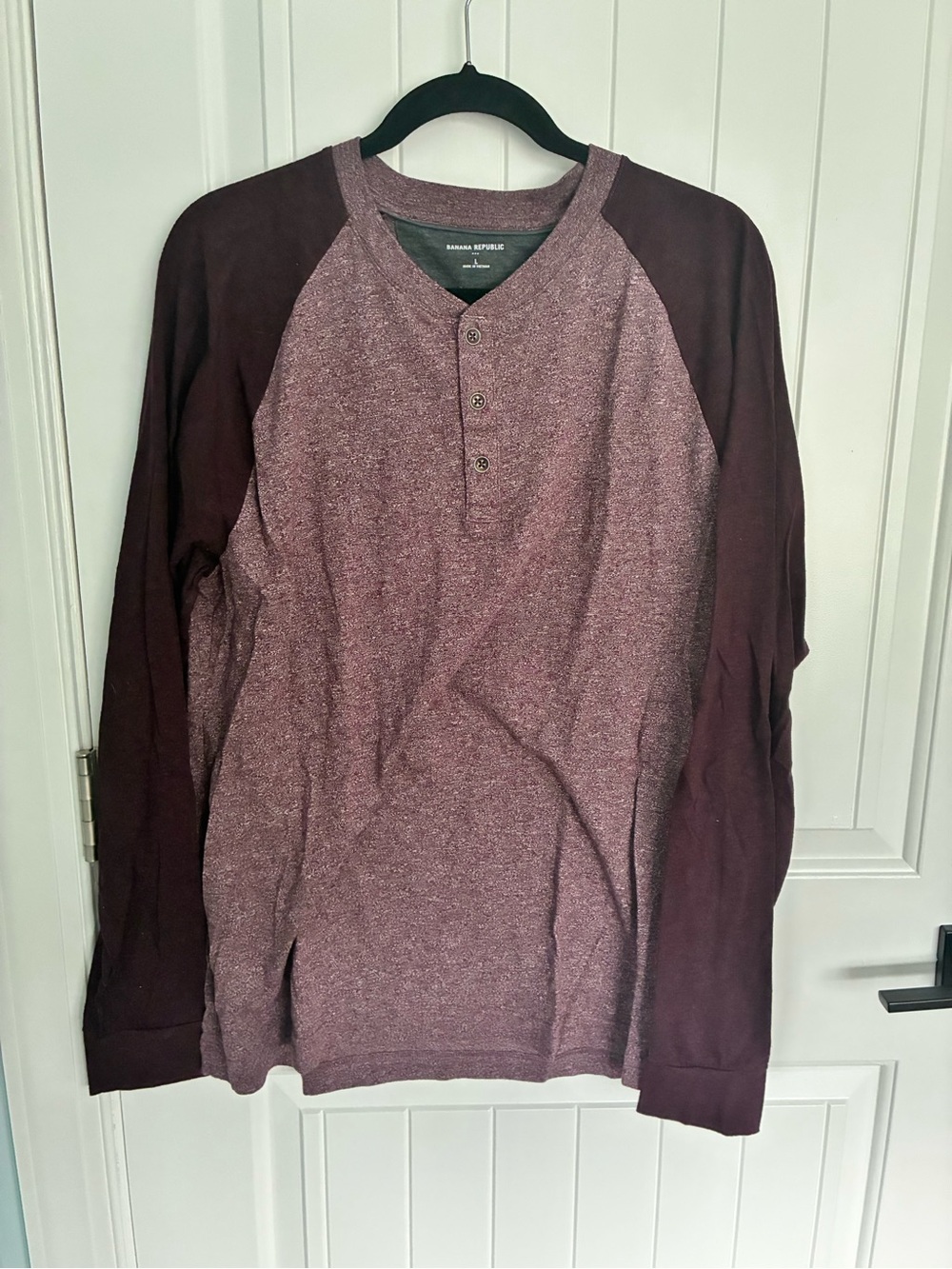 Banana Republic Men’s Maroon/Burgundy Raglan Henley Long-Sleeve Shirt